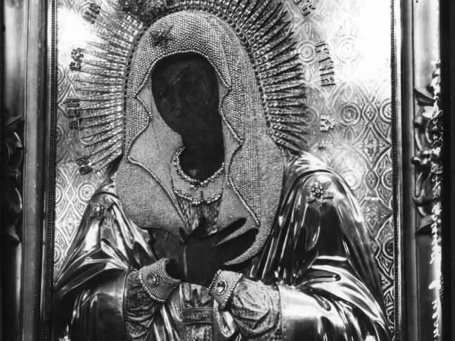 Чудотворная икона Умиления Божией Матери, пред которой коленопреклоненно скончался прп. Серафим