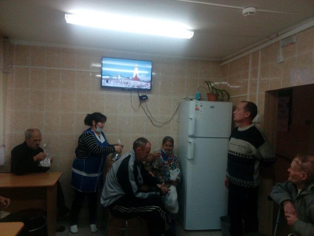 Просмотр документального фильма "Форпост" и вручение подарков