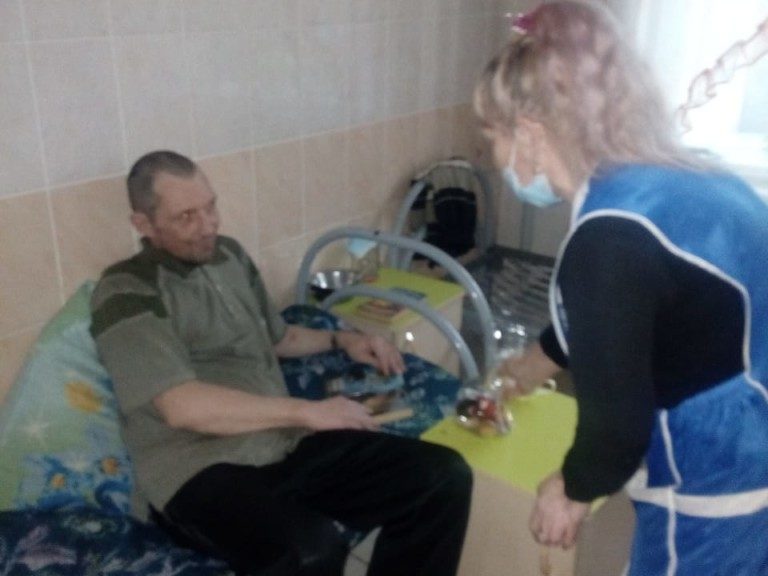 Вручение творческих и сладких подарков