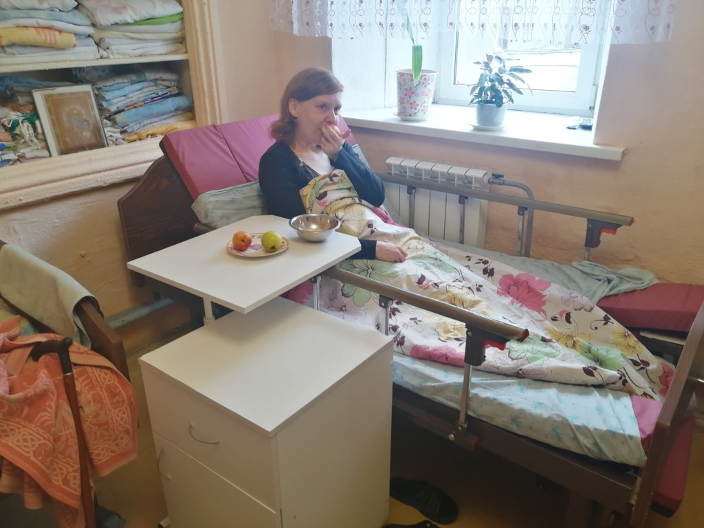 Функция кардиокресла облегчает процесс принятия пищи, уход за подопечным и его физическое состояние