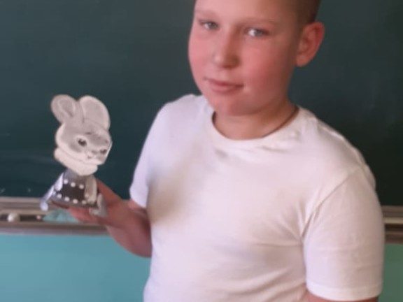 Детки Боровской школы изготавливают творческие Рождественские подарки для подопечных МКУ КСАГ