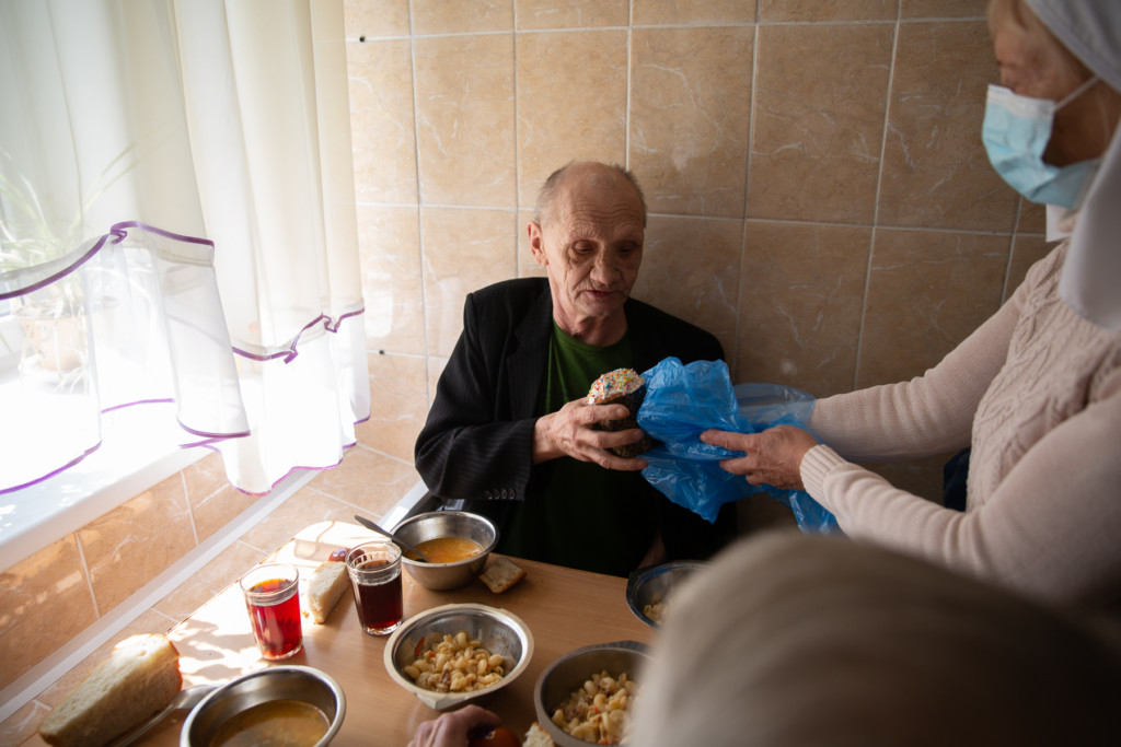 Пасхальные поздравления для подопечных приюта