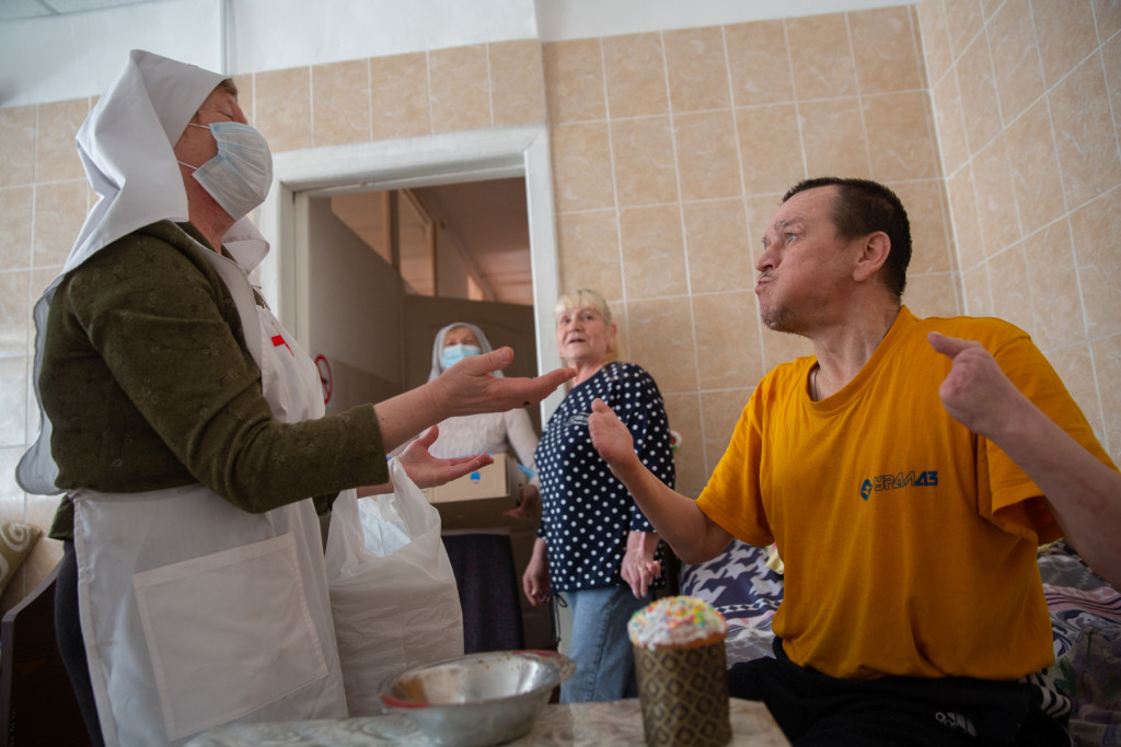 Пасхальные поздравления для подопечных приюта