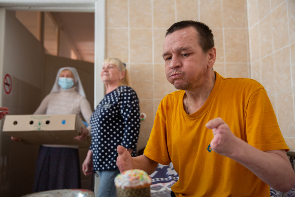 Пасхальные поздравления для подопечных приюта