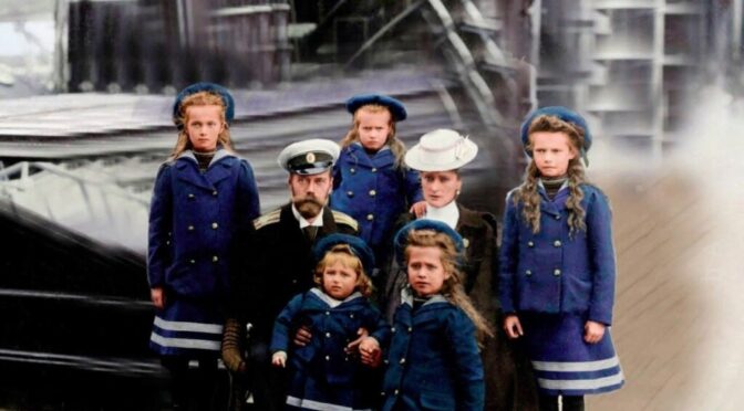 17 июля — день памяти Царственных Страстотерпцев. Престольный праздник.