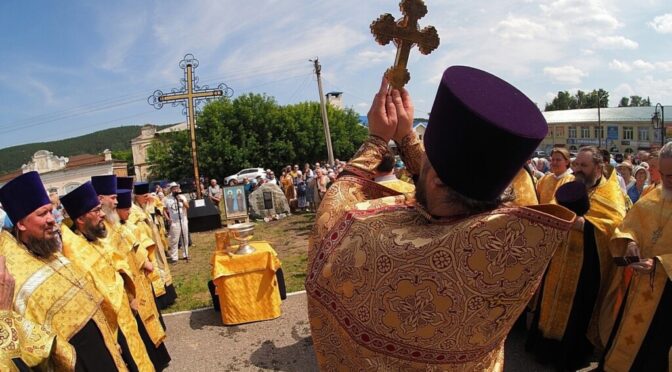 Благодарственный молебен прошел на исторической соборной площади Миасса